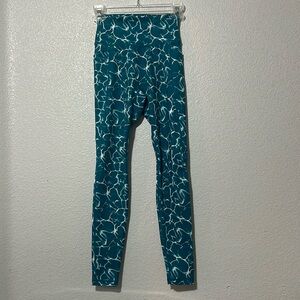 Buffbunny leggings. Water ripple print, size small.